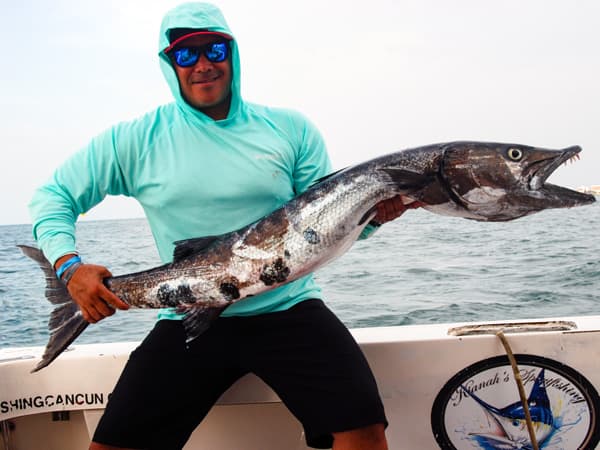 Fishing barracudas in cancun